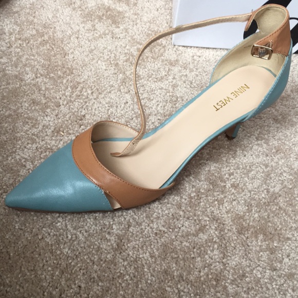 Nine West blue and tan heels - Picture 2 of 4